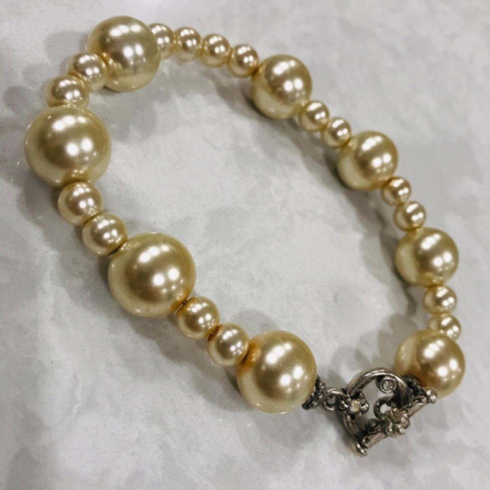 Pearl bracelet